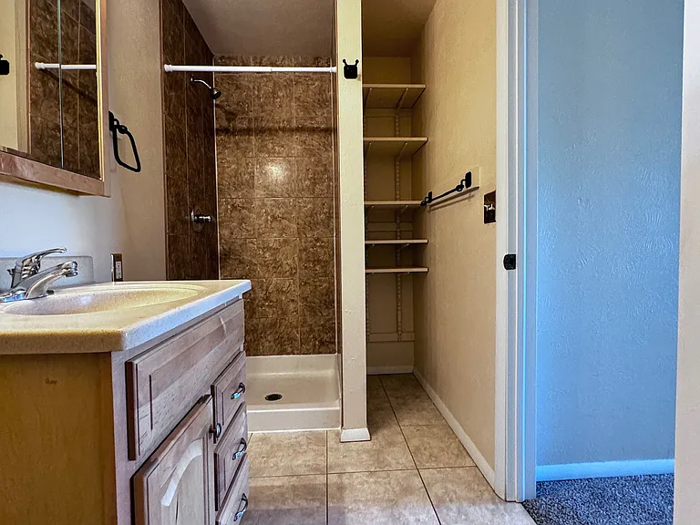 439 Marian Dr — Photo 5