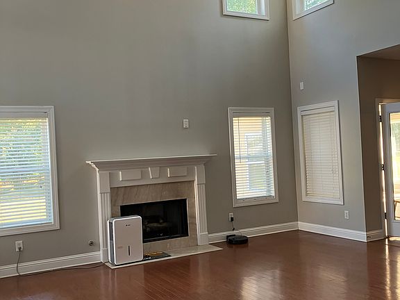 5th image of 3945 Fielding Dr