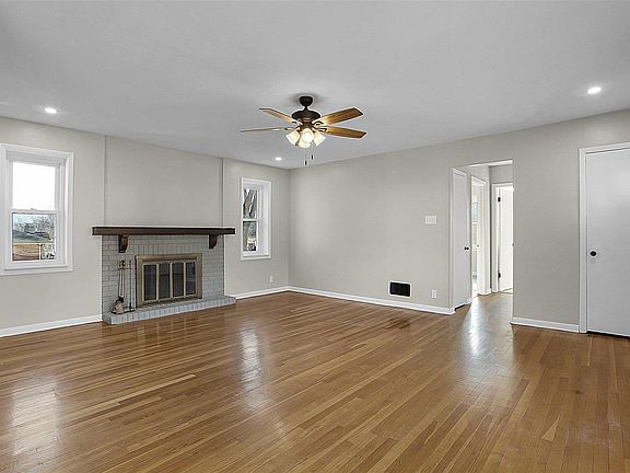 4th image of 414 Hoover Ave