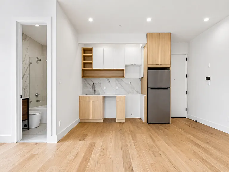 408 Hawthorne St #4D — Photo 5