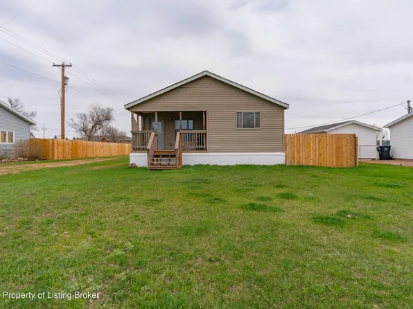 106 6th St SW, South Heart, ND 58655