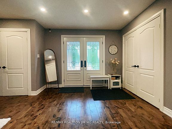 3rd image of 60 Silverbirch Pl