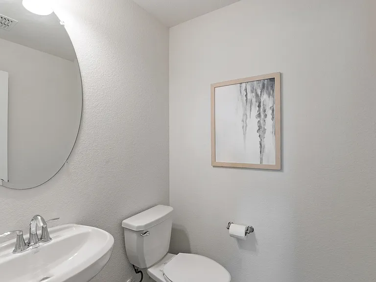 1413 Lake Grove Dr — Photo 6