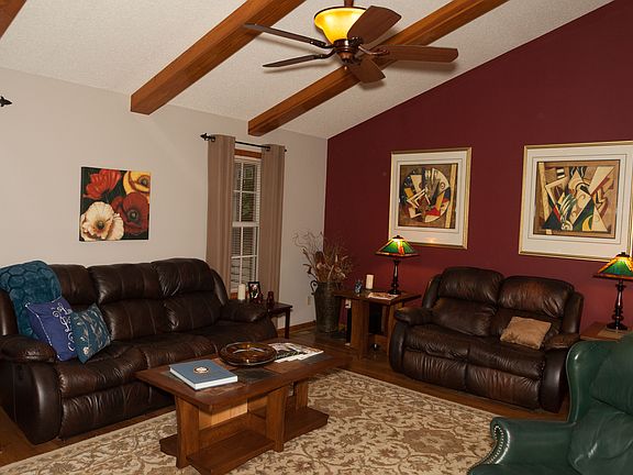 Great room & vaulted ceiling