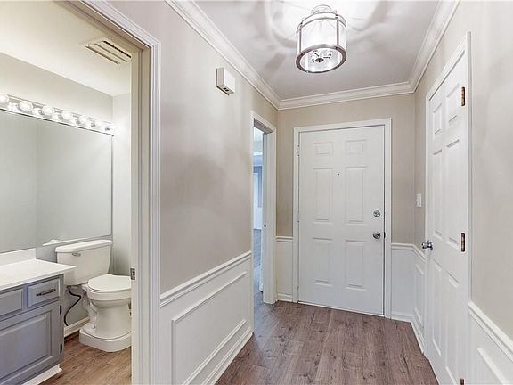 4th image of 2592 Falmouth Rd
