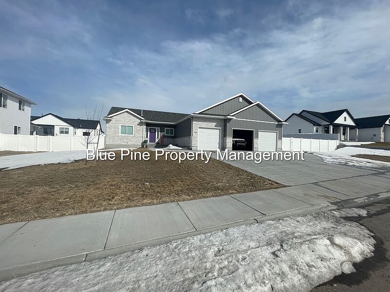 1st image of 745 Twilight Dr