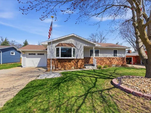 1515 W 5th St, Cedar Falls, IA 50613