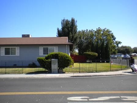 3rd image of 2920 Fairfield Dr