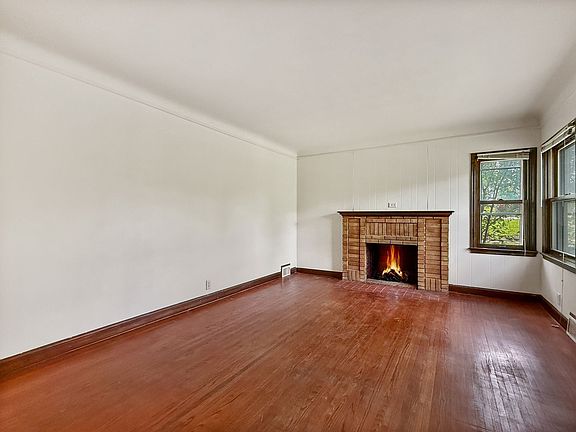 3rd image of 1201 E 54th St