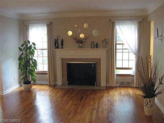 4th image of 5880 Louis Dr