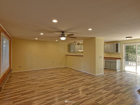 5th image of 5012 172nd Pl NW