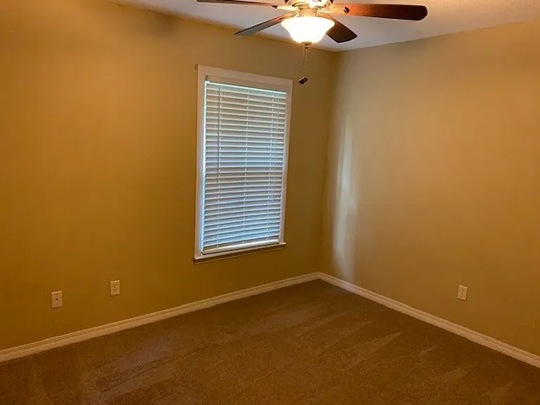 6017 Sussex Dr — Photo 7