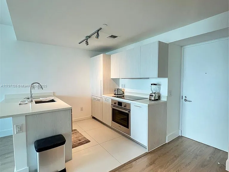 501 NE 31st St #1202 — Photo 4
