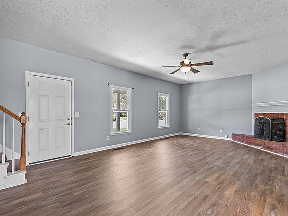 5th image of 324 Castlemere Ct