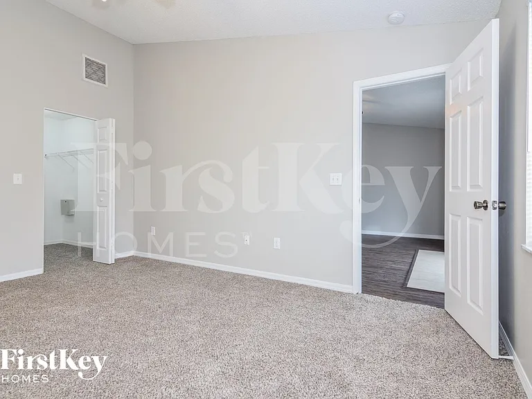 4705 Hunts Ct — Photo 9