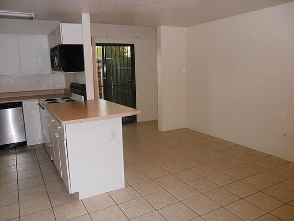 5th image of 441 E Linden St Unit 1