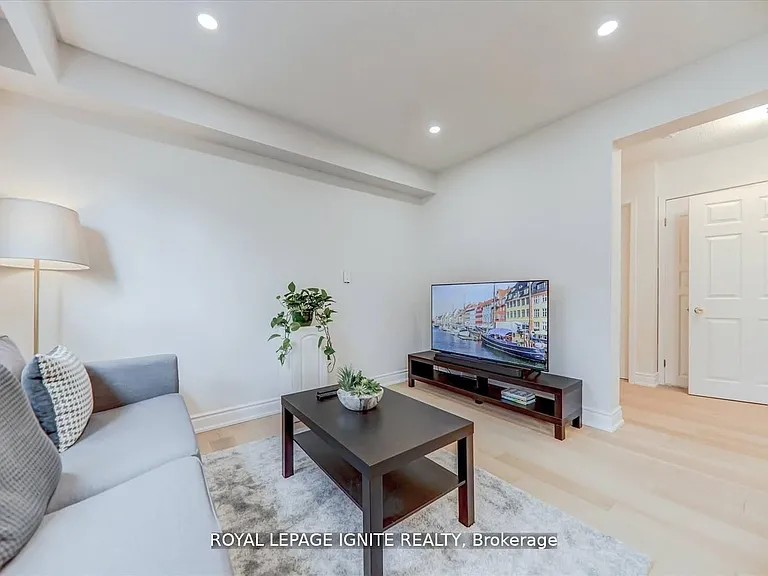 4023 Bishopstoke Ln #MAIN — Photo 24