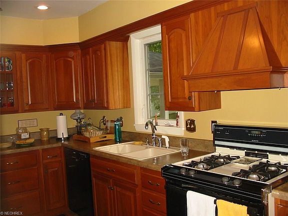 5th image of 1823 Lancaster Dr