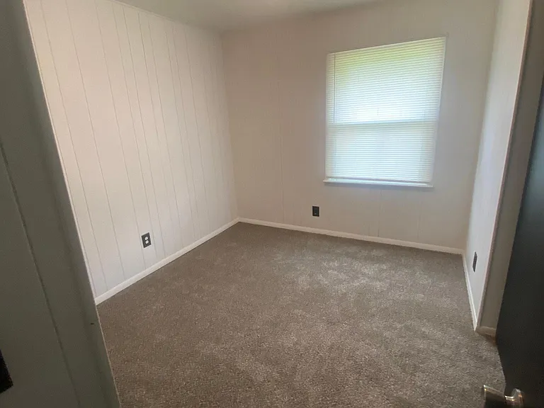 2090 Shelby Dr — Photo 6