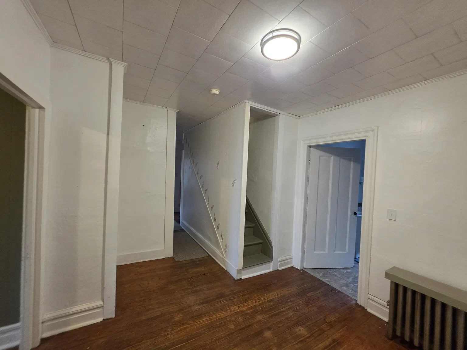 5 bed, 2000 sqft, $1,400 — Photo 2