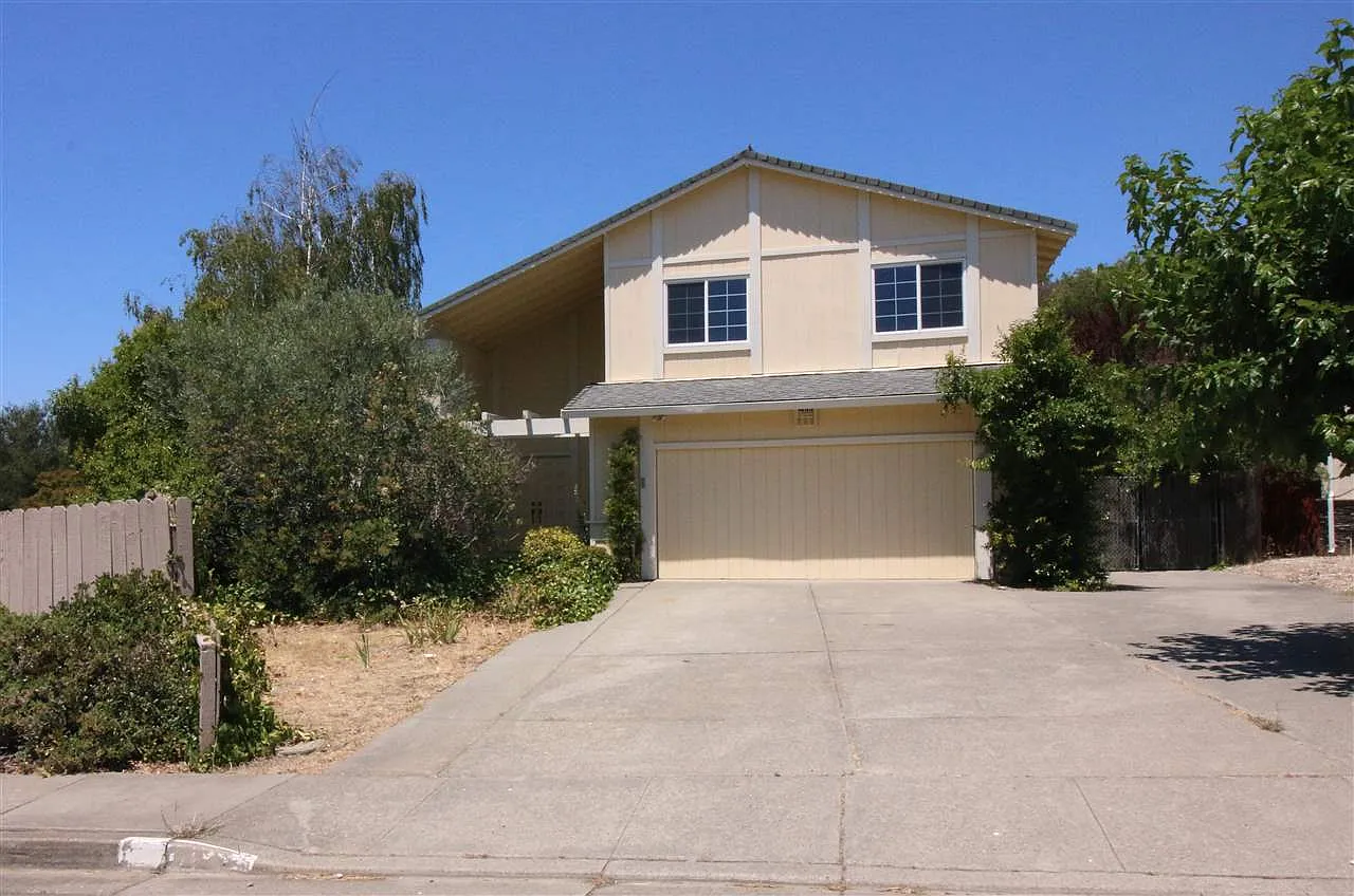121 Beechnut Dr photo 1