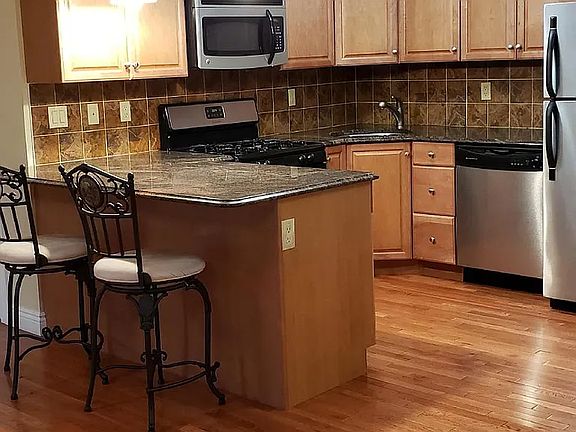 2nd image of 510 Franklin Ave #19
