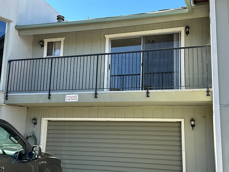 1295 Bond St — Photo 16