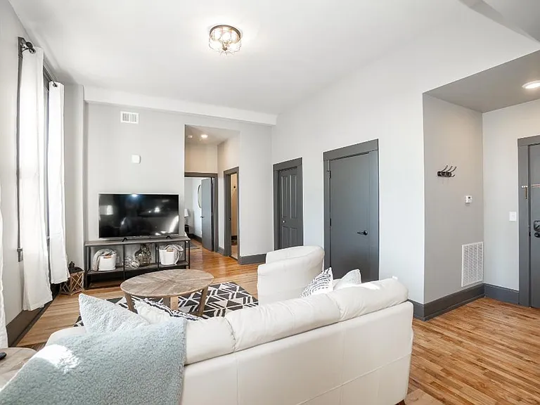 302 Commercial St — Photo 1