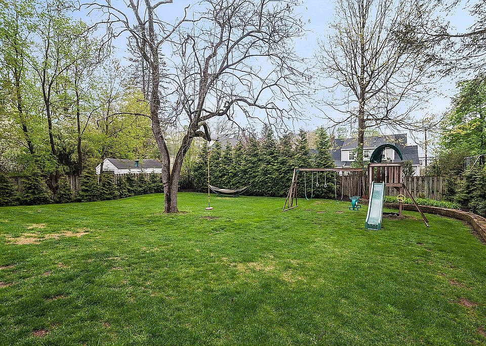 2nd image of 13 Woodcliff Dr
