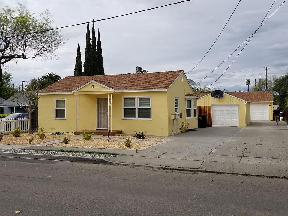 This unit (45 W Lowell Ave, Tracy) is in back. Front house (43 W Lowell Ave, Tracy) is not available for rent.