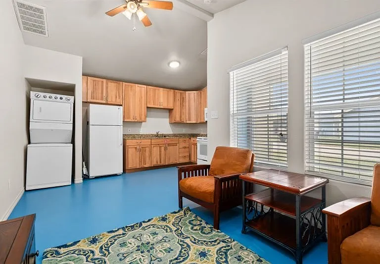 109 Gillespie #A — Photo 4