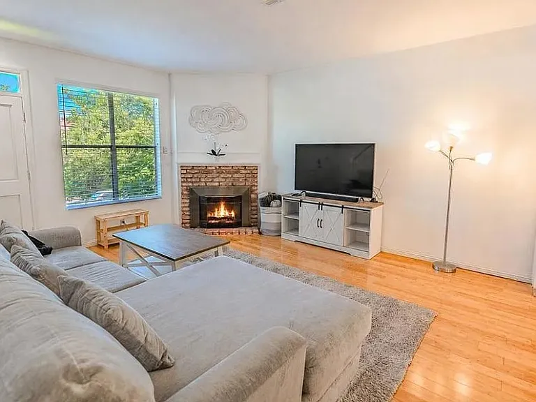 211 Dahlia Ave — Photo 4