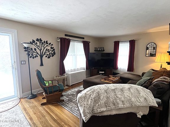 2nd image of 10 Huron St