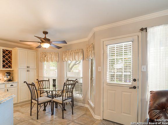 3rd image of 1016 Crimson Cove Dr