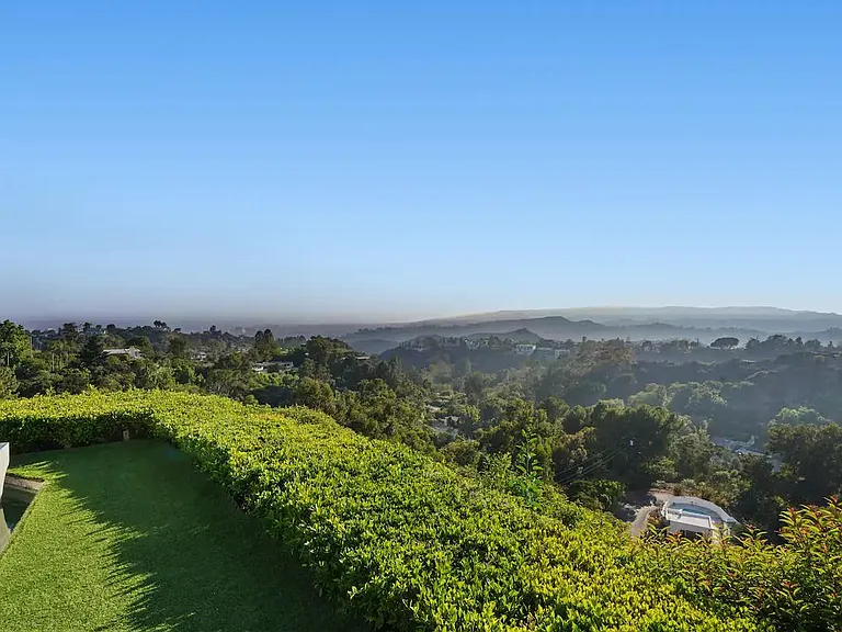 Savor the endless views surrounding the property, immersing yourself in the beauty of the surroundings.