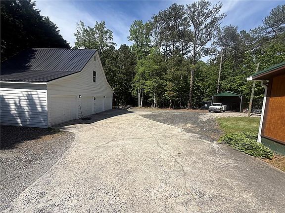 3rd image of 185 Holland Rd
