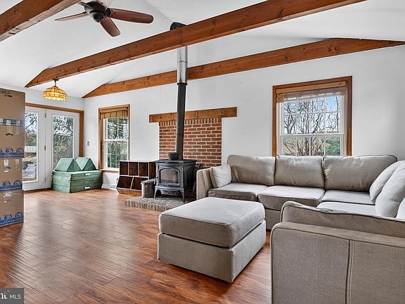 5th image of 90 Manor Rd