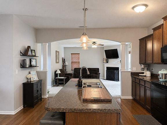 4th image of 481 Highgrove Dr