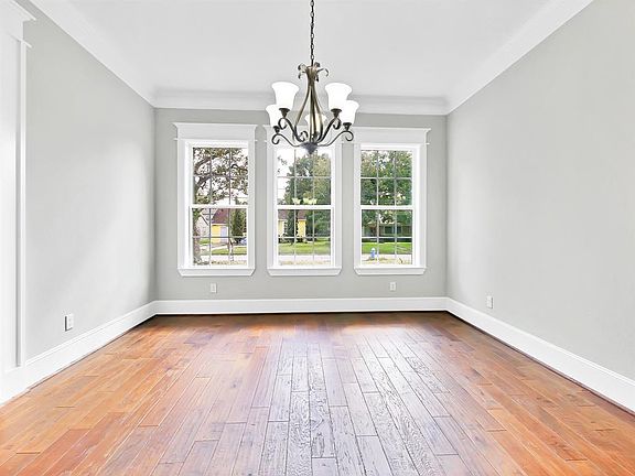 5th image of 1512 Des Jardines St