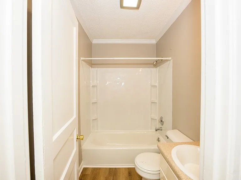 514 Henry St — Photo 14