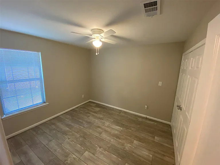 2211 W Illinois Ave — Photo 5