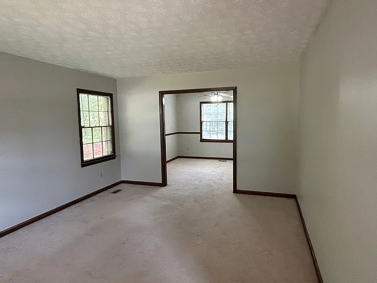 504 Stoney Brook Dr SW — Photo 3