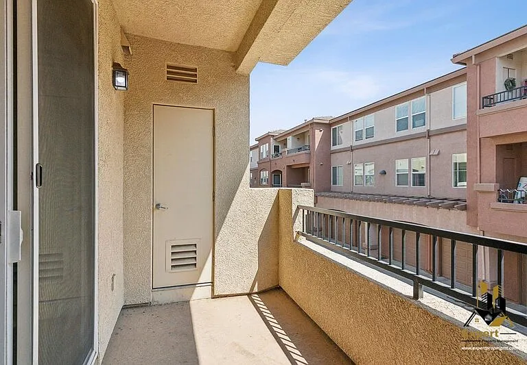 900 Moon Cir #922 — Photo 26