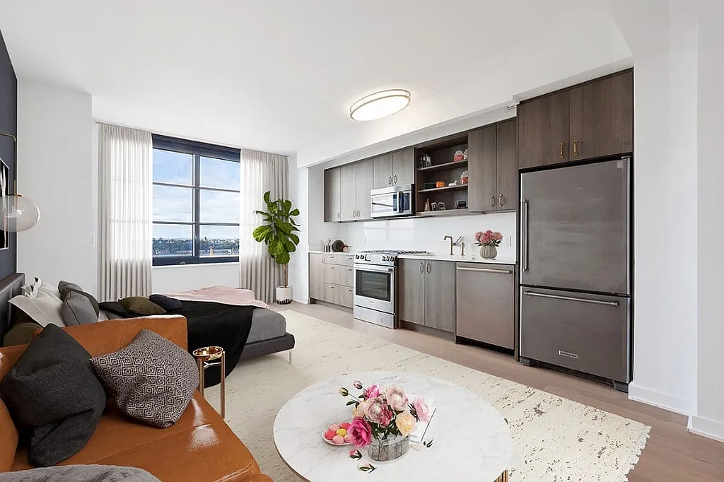 515 West 38th Street — Photo 2