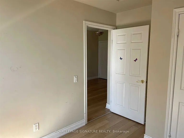 25 Kingsbridge Garden Cir #2811 — Photo 24