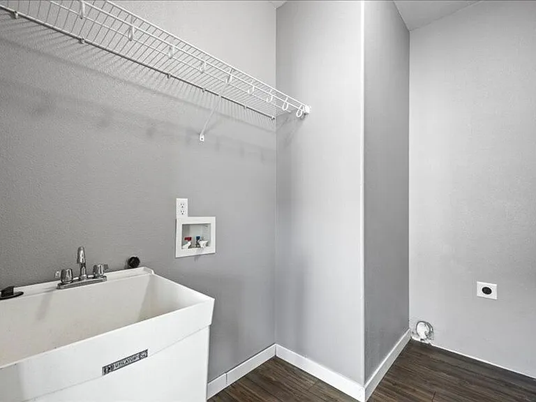 4612 Belgian Ln — Photo 13