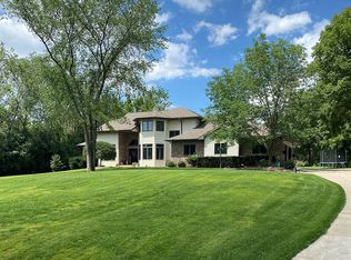 19900 W Pinecrest Ln, New Berlin, WI 53146