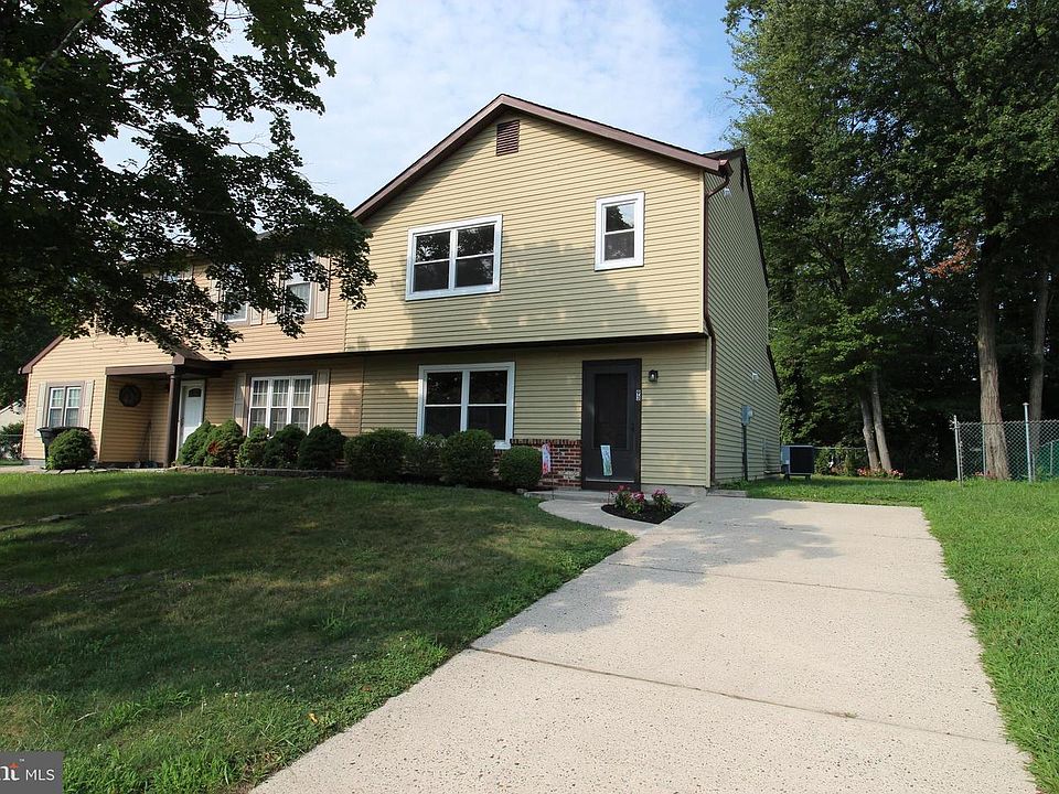 1st image of 93 Greenwich Dr
