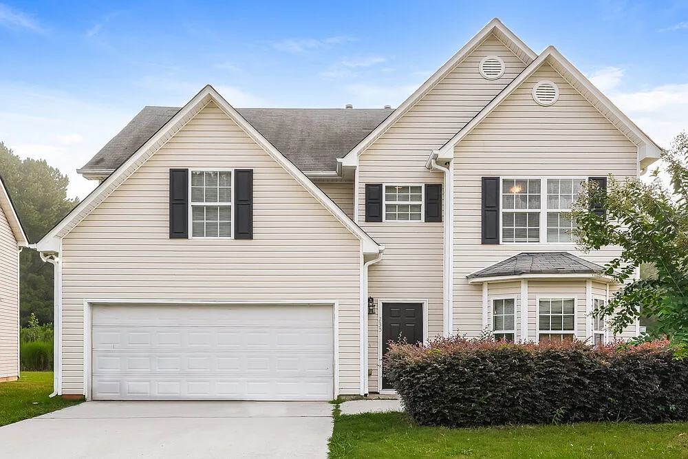 4 bed, 2.5 bath, 2032 sqft, $2,015 — Photo 1