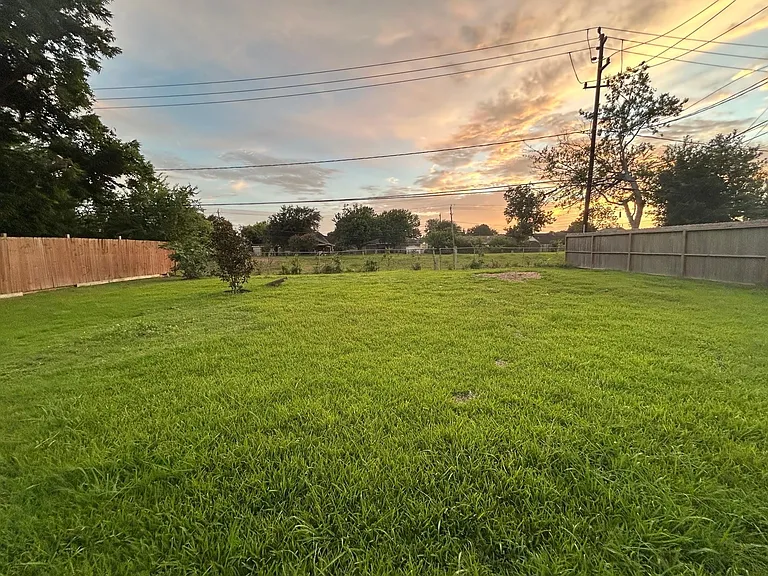 3210 Valley Brook Dr — Photo 2